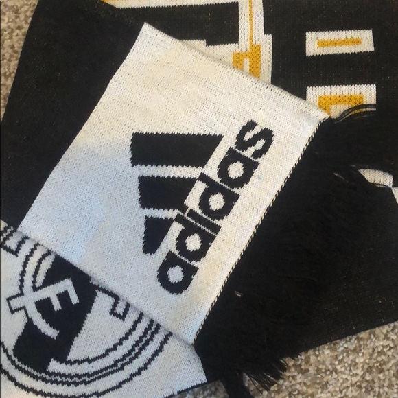 Real Madrid scarf - Picture 2 of 2